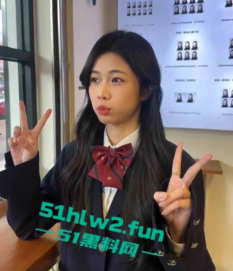 独家曝光！抖音北京长腿御姐骚鸡【Yyezi】大学辍学投靠金爸，调成母狗炮架玩弄爆插粉穴喷白浆！-3