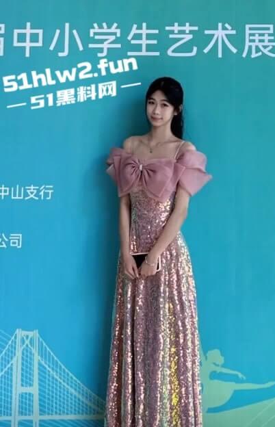 独家曝光！抖音北京长腿御姐骚鸡【Yyezi】大学辍学投靠金爸，调成母狗炮架玩弄爆插粉穴喷白浆！-9