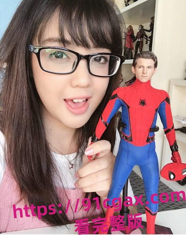 新加坡网络女歌手Amanda黑历史自拍流出 青涩的脸蛋下却是泛黑的骚逼反差太大!-6