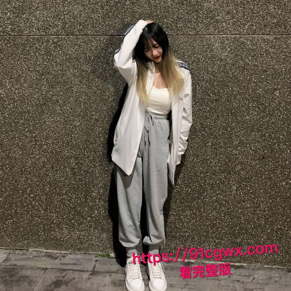 浙江金华女大郑丝婕反差婊实锤!平时清纯学妹私下爱当母狗舔大鸡巴,后入爆操骚穴喷水还爱语音厅聊骚勾男人!-9