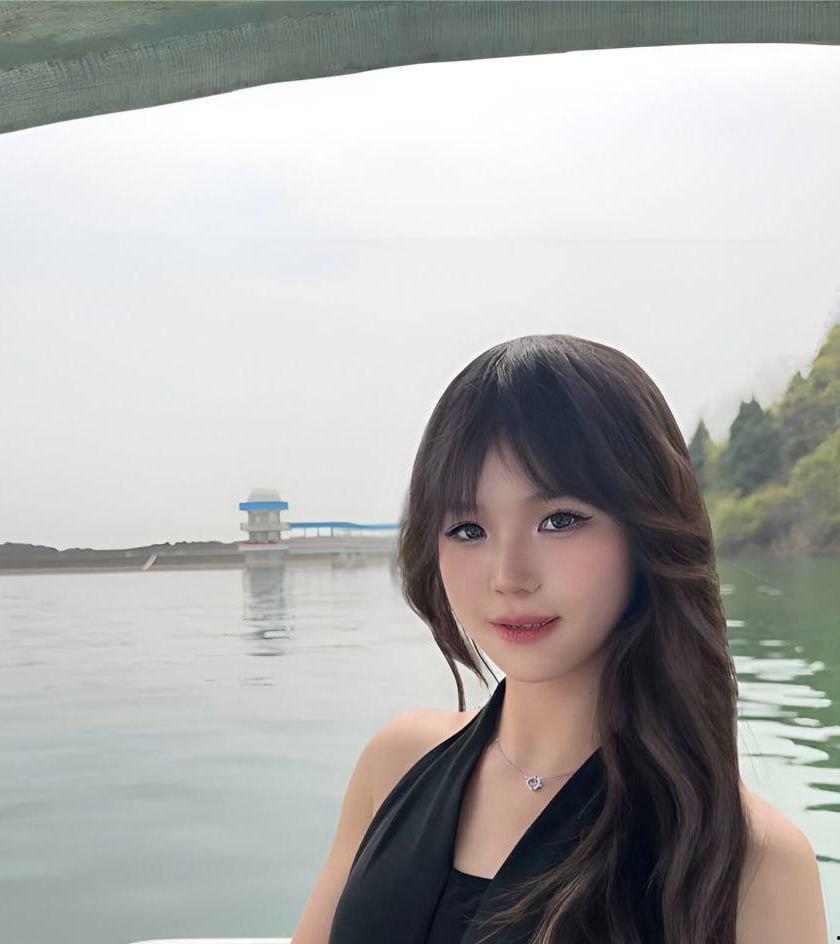 天津师大【郁语心】清纯照片撩肥仔面基翻车被指责照骗 空虚肥仔含泪打完这一炮-1