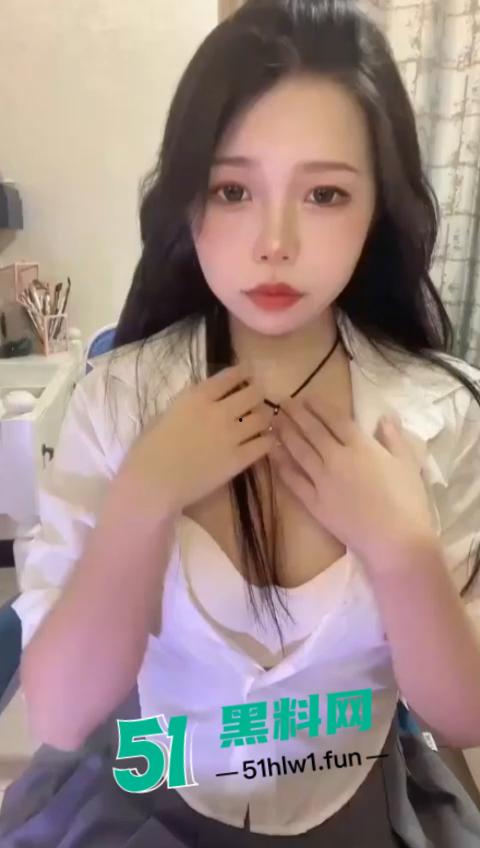 Bigo巨乳学生女主播【小咪酱】大尺度福利视频合集，骚货露脸全裸自慰表情十分有看点。-8