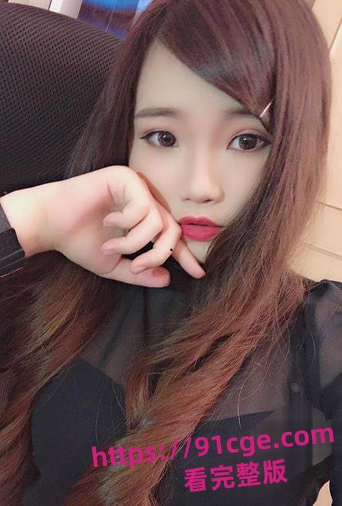 三峡旅游学院清纯学妹『付文婷』白虎自慰私拍被男友泄密流出-1