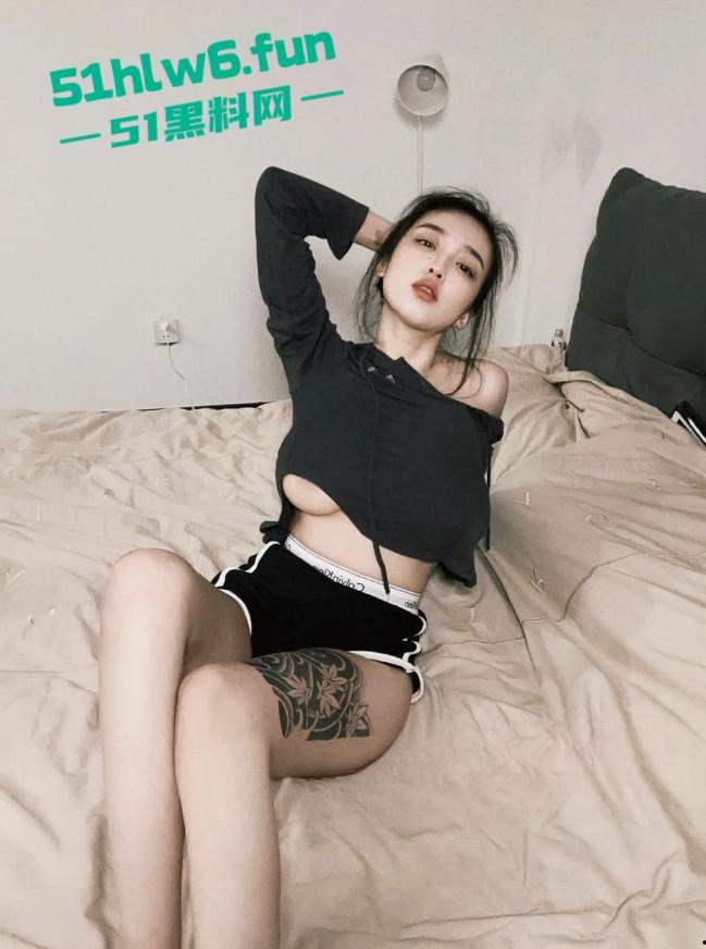 抖音网红【Aying】和男友爱爱视频流出，激情骑乘后入爆操，全程露脸呻吟不断。-6