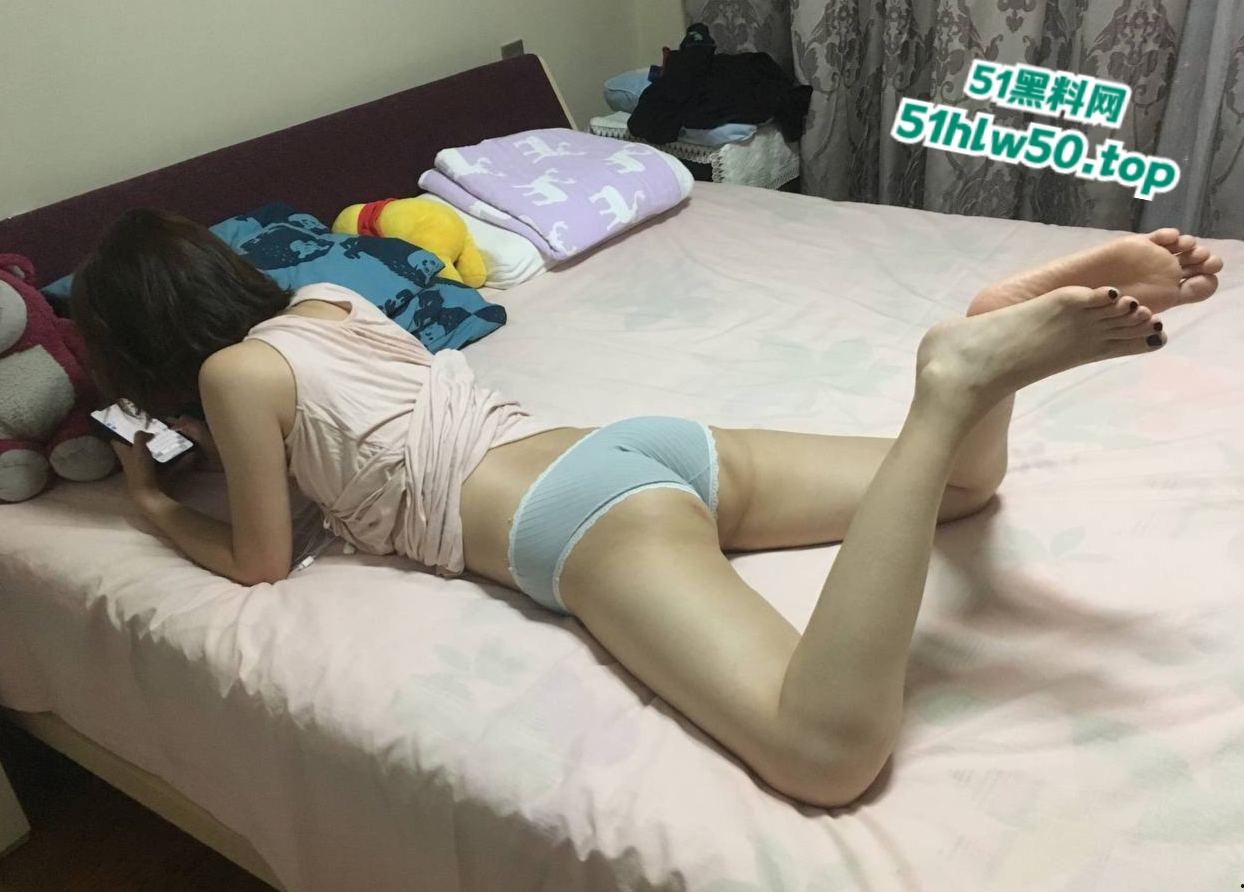 瓜友投稿长沙母狗【孙芳芳】雨花区枫树山小学老师，已婚人妻骚妇背着老公跑到情人家，大鸡巴抽插视频曝光！-10