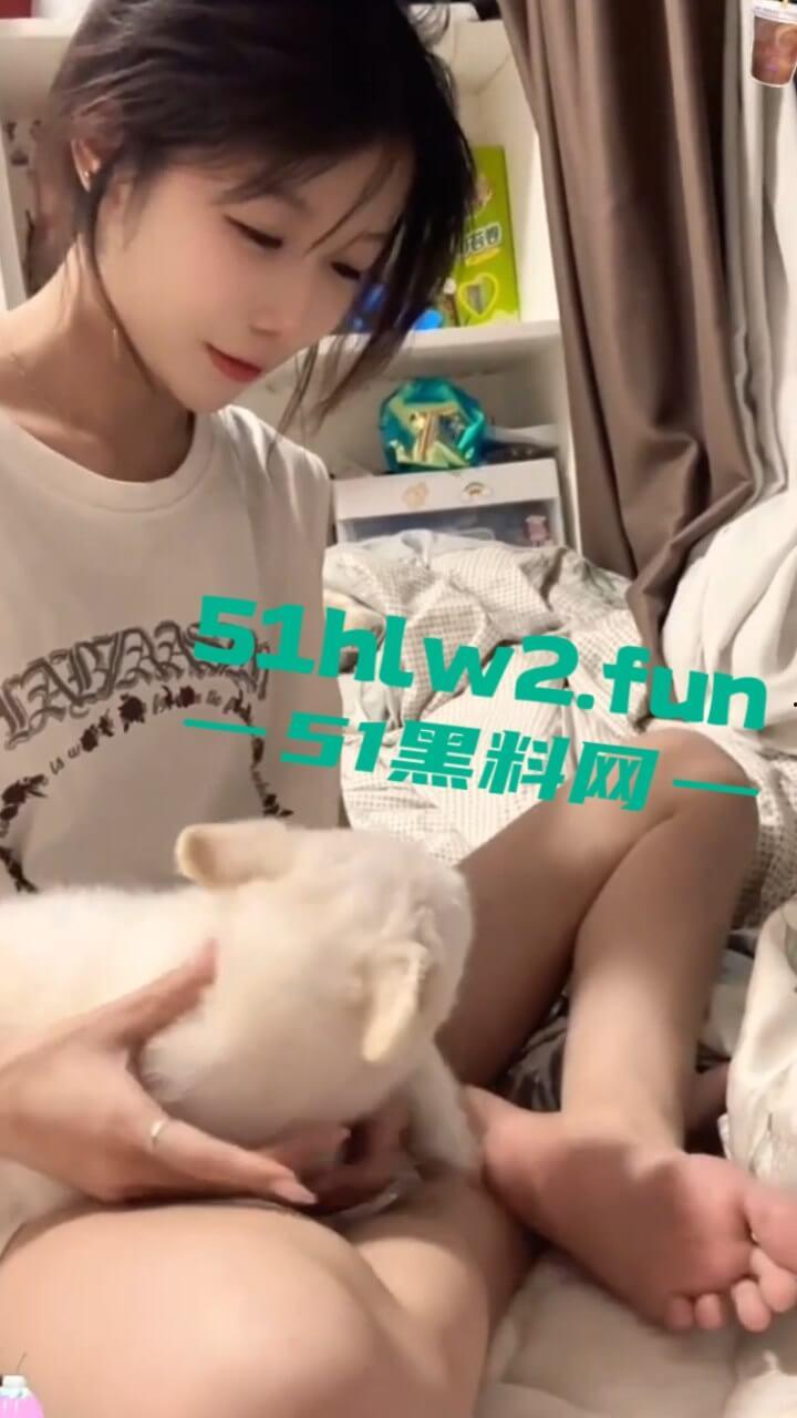 附近人约啪极品身材校花女神，还在上高中的性感嫩妹肌肤白嫩美腿修长纤细，粉嫩玉足看着就香甜。-6