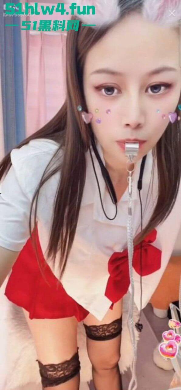 女主播【桃子】双视角直播送福利，明面上给跟粉丝玩互动，而下面的则是金主大哥的看逼视角！-5