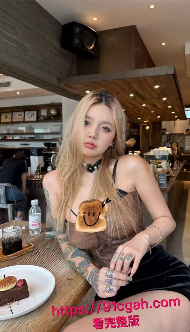 抖音网红Meena下海拍AV被调教不雅视频曝光,纹身刺青实锤本人!-6