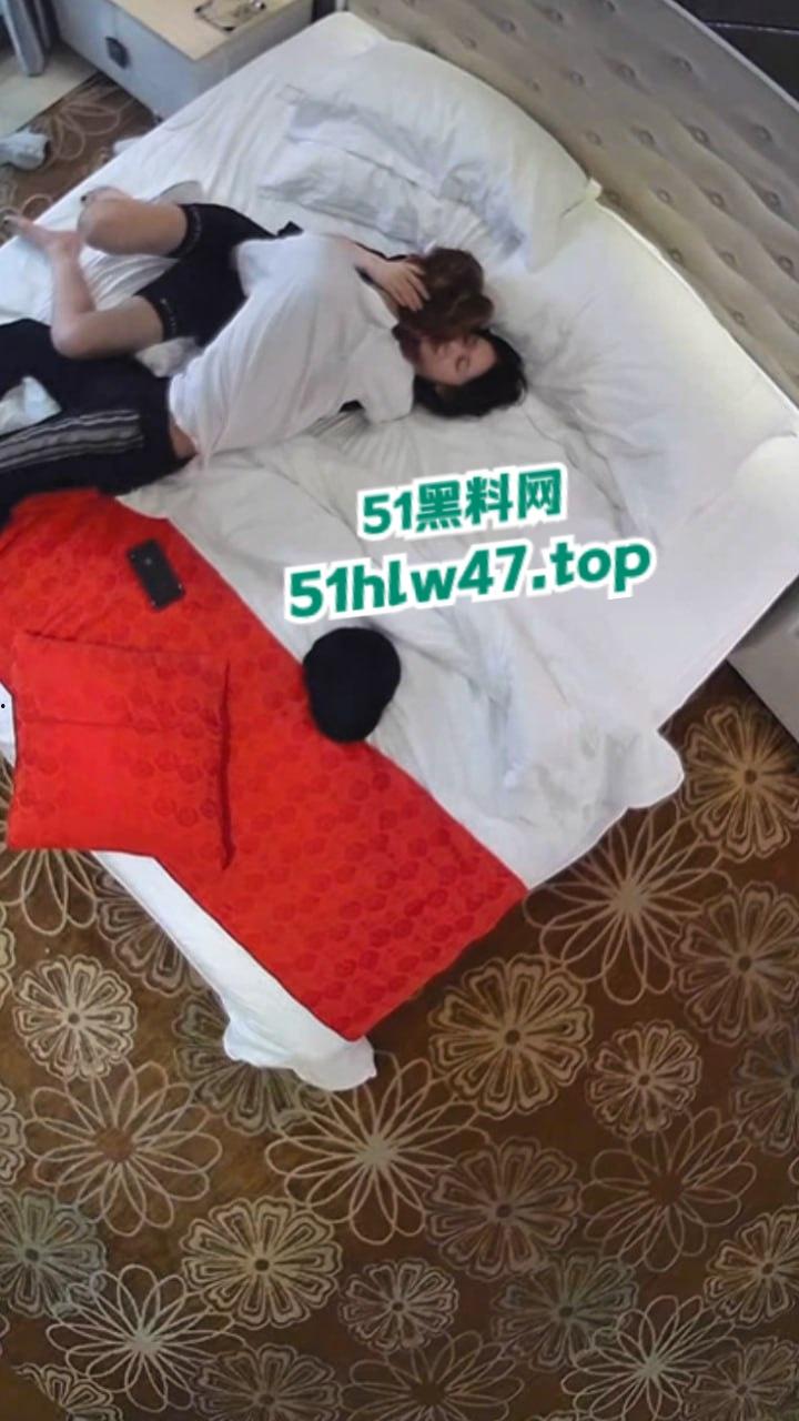 快手千万网红【李璐璐】被前男友偷拍裸照和大尺度视频，想不到性感女神背后如此淫荡。-3