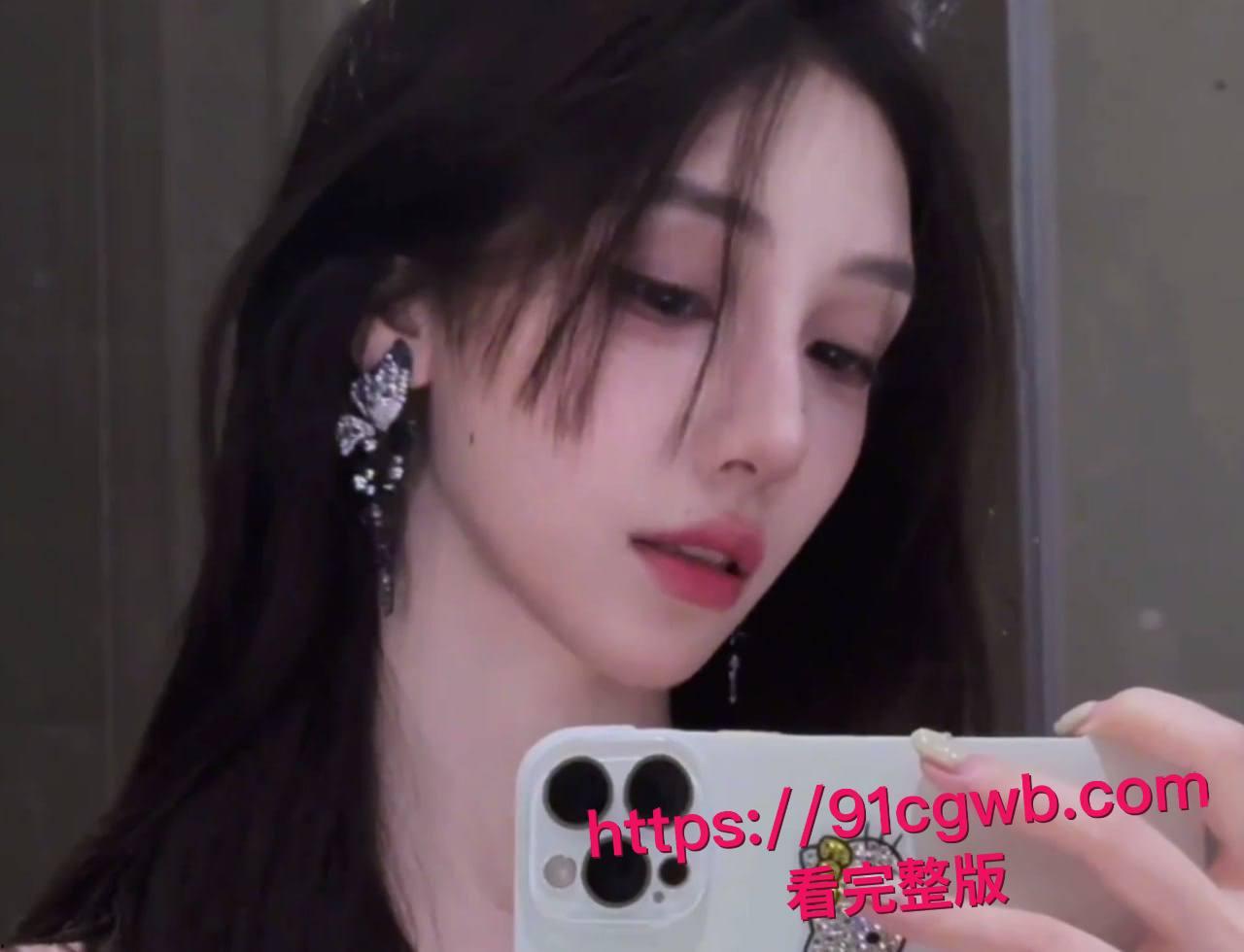 独家爆料!珠海斗门区李嘉颖反差婊属性全开,男友家中激情口交操逼内射,高潮淫叫浪到骨子里!-3