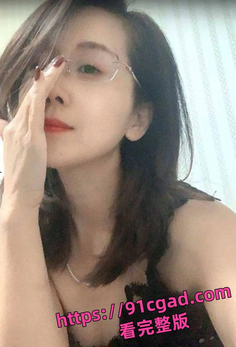 安徽涡阳一小学女校长不雅视频疯传全网,疑似被当地教育局长潜规则-8