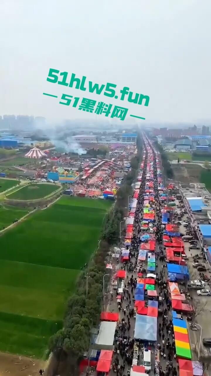 河南镇平庙会游乐设施发生故障致一家三口瞬间高空坠落，一死两伤现场惨不忍睹。-4