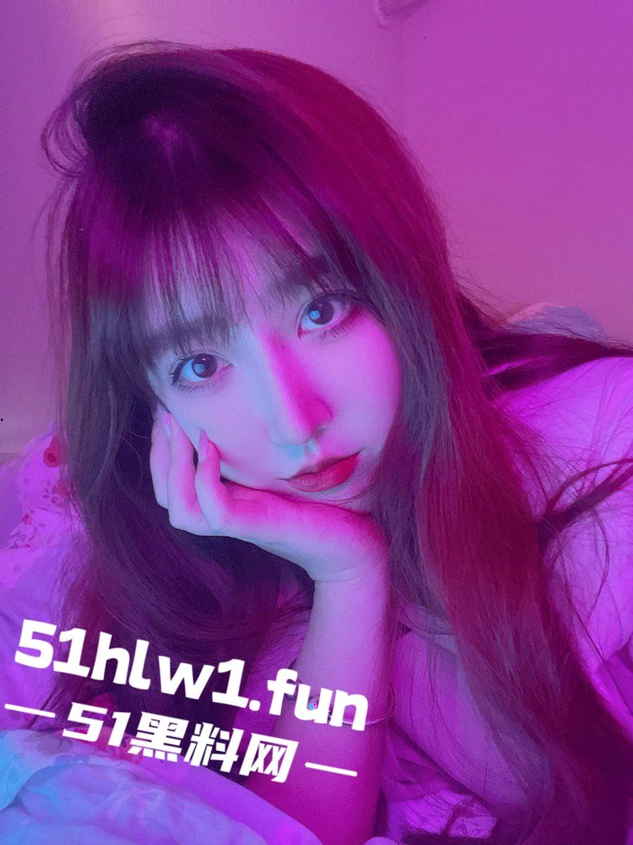 推特骚逼【酣睡小熊】凌晨被金主爸爸召唤上演制服秀，大半夜的街头玩露出，钱到位了金主一召唤美人即乖乖听命！-3