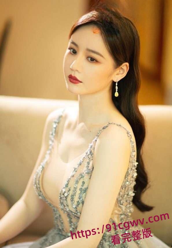 追龙2女主角,晶女郎邱意浓,直播时大方露奶给大家看,难怪王晶对她这么喜欢,原来奶子这么大-2