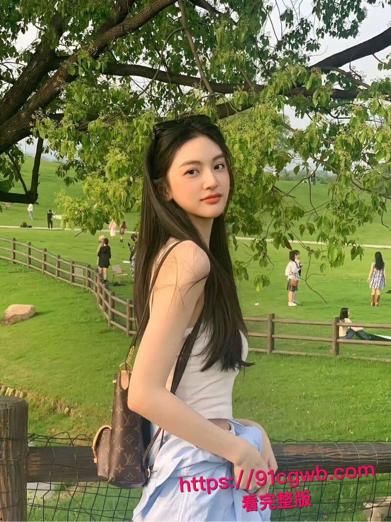 台湾顶级模特小婕黑料惊爆：猥琐摄影师下药迷奸，粉色自慰棒猛插高潮，摄影师爆操浪翻天！-3